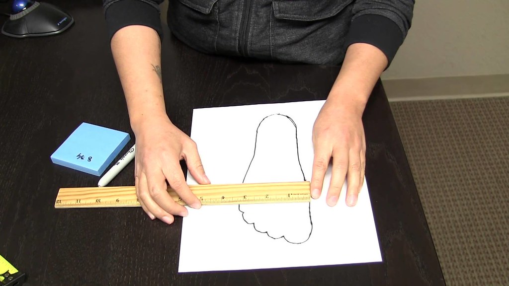 A shoe-width check using a foot outline and ruler